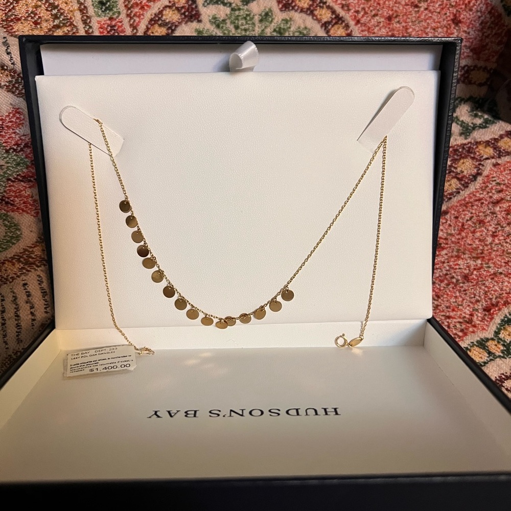 I m selling necklace 14ct gold it’s new branded